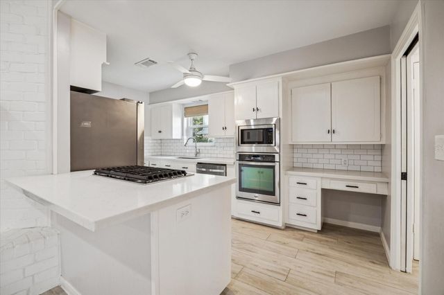 2127 Blue Willow Drive, Houston, TX 77042
