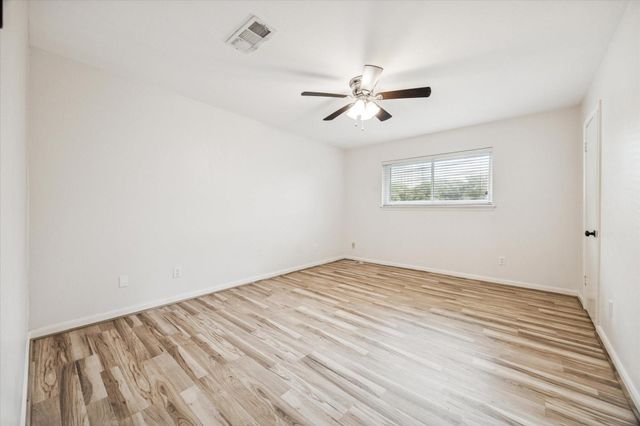 2127 Blue Willow Drive, Houston, TX 77042