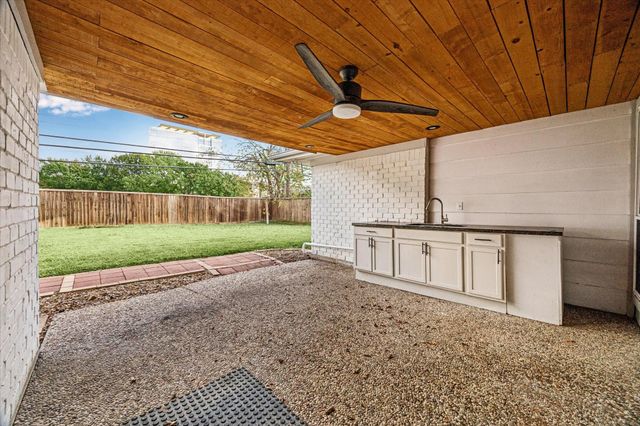 2127 Blue Willow Drive, Houston, TX 77042