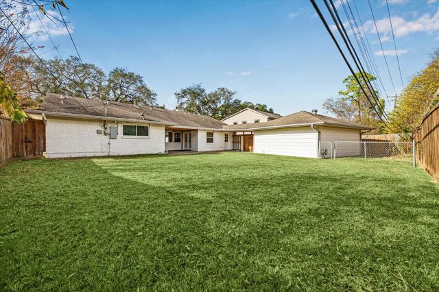 2127 Blue Willow Drive, Houston, TX 77042