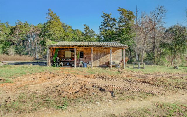 1102 Pine Crest, New Ulm, TX 78950