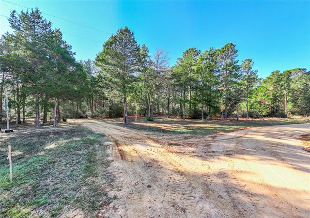 1102 Pine Crest, New Ulm, TX 78950