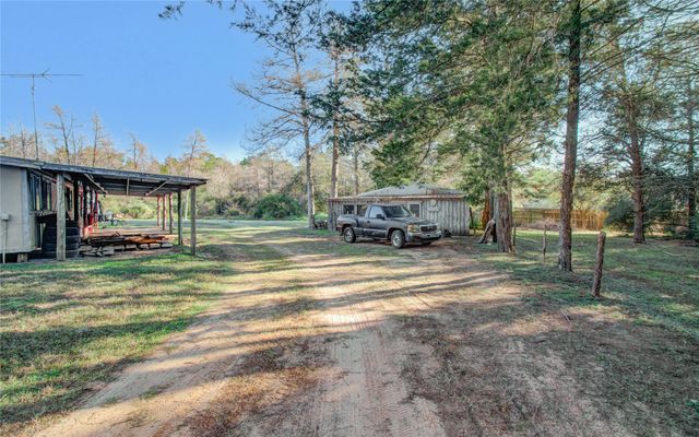 1102 Pine Crest, New Ulm, TX 78950