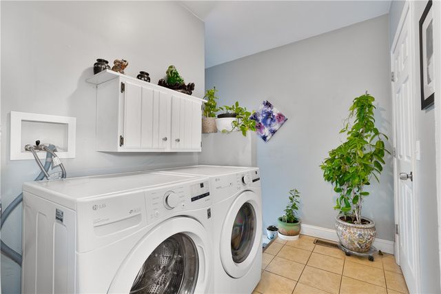 82 Charles Street, Bristol, RI 02809