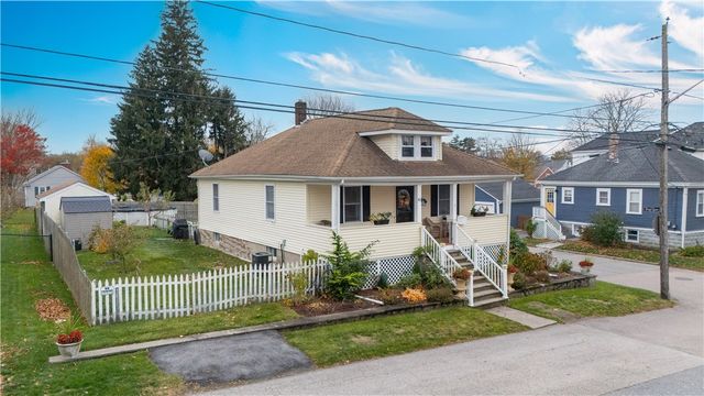 82 Charles Street, Bristol, RI 02809