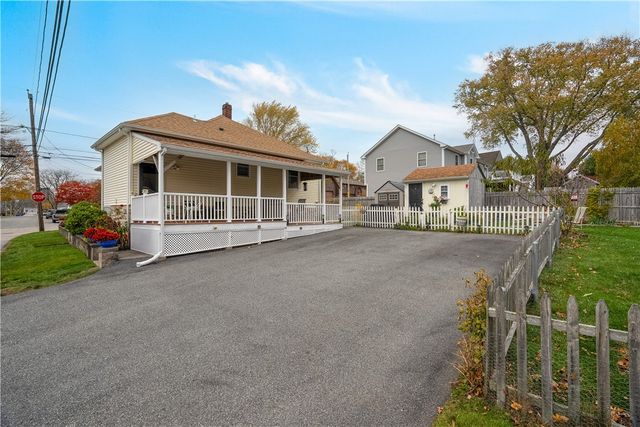 82 Charles Street, Bristol, RI 02809