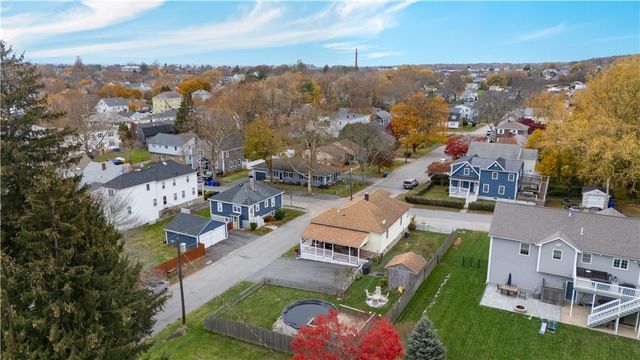 82 Charles Street, Bristol, RI 02809