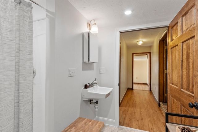 121 Millbury Ave, Millbury, MA 01527