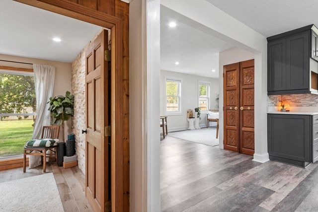 121 Millbury Ave, Millbury, MA 01527