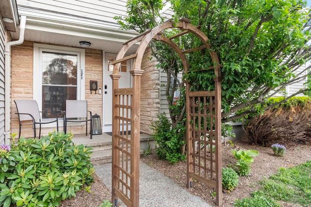 121 Millbury Ave, Millbury, MA 01527