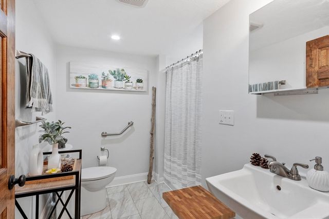 121 Millbury Ave, Millbury, MA 01527