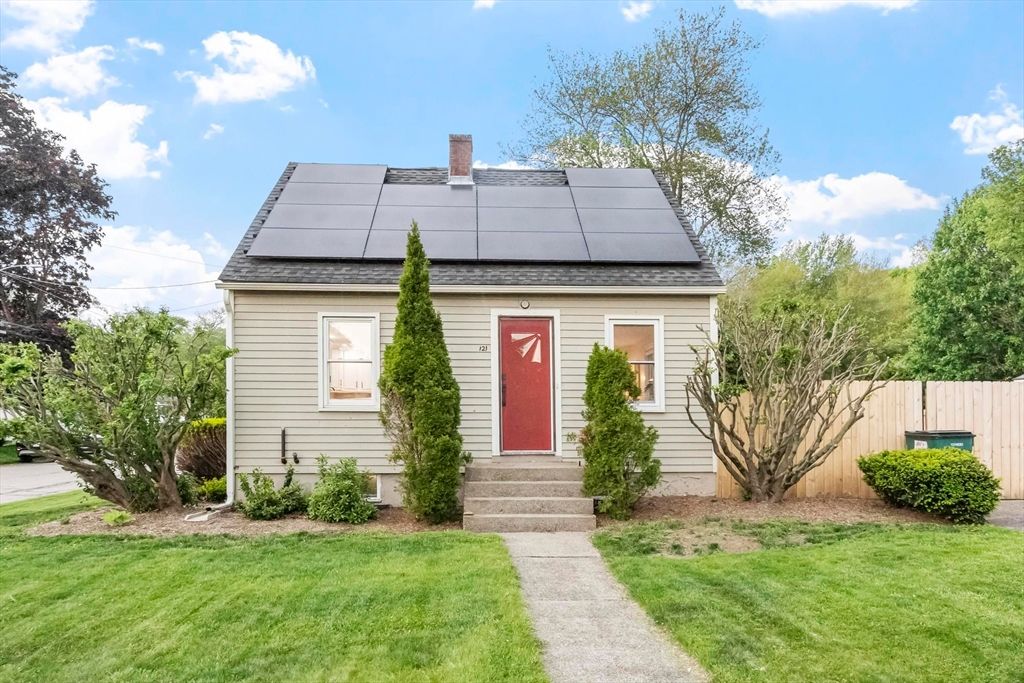 121 Millbury Ave, Millbury, MA 01527