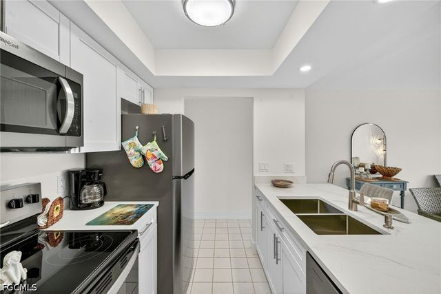 200 Lenell RD 214, Fort Myers Beach, FL 33931