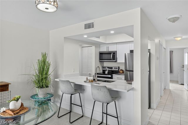 200 Lenell RD 214, Fort Myers Beach, FL 33931
