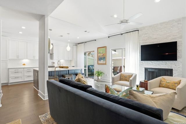 208 Grandview Pl Apt 2, Alamo Heights, TX 78209