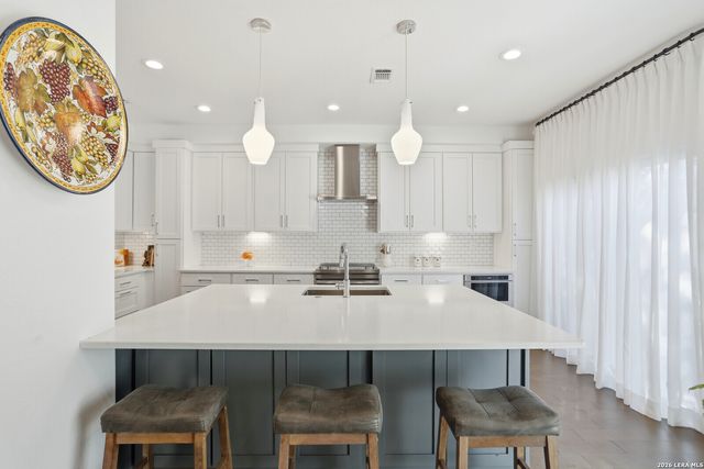 208 Grandview Pl Apt 2, Alamo Heights, TX 78209