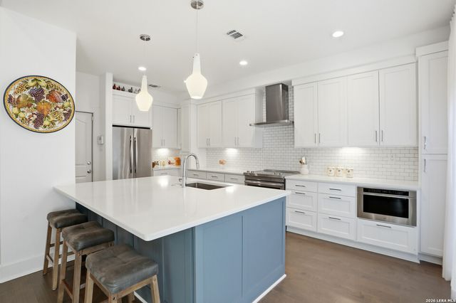 208 Grandview Pl Apt 2, Alamo Heights, TX 78209