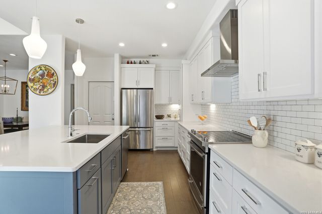 208 Grandview Pl Apt 2, Alamo Heights, TX 78209