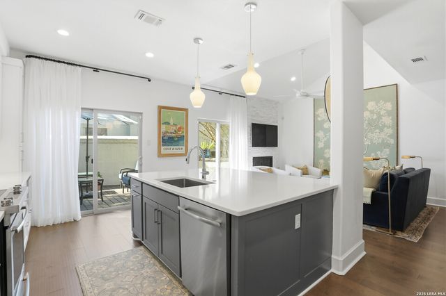 208 Grandview Pl Apt 2, Alamo Heights, TX 78209