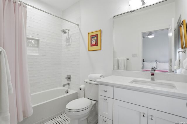 208 Grandview Pl Apt 2, Alamo Heights, TX 78209