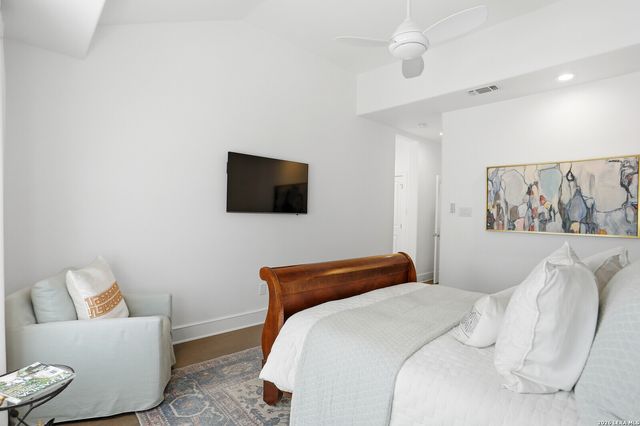 208 Grandview Pl Apt 2, Alamo Heights, TX 78209