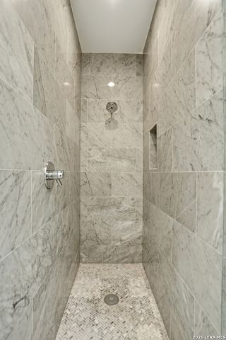 208 Grandview Pl Apt 2, Alamo Heights, TX 78209