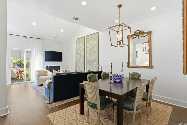 208 Grandview Pl Apt 2, Alamo Heights, TX 78209