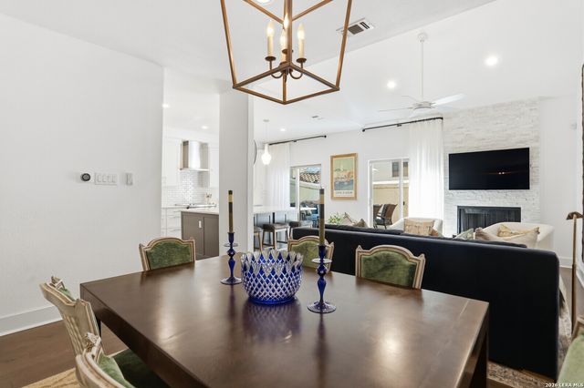 208 Grandview Pl Apt 2, Alamo Heights, TX 78209