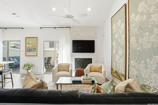 208 Grandview Pl Apt 2, Alamo Heights, TX 78209