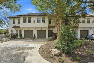 208 Grandview Pl Apt 2, Alamo Heights, TX 78209