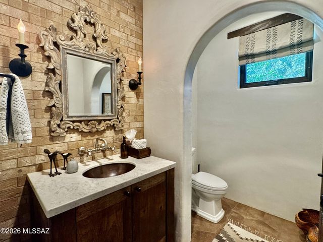 660 W Golf View Drive, Tucson, AZ 85737