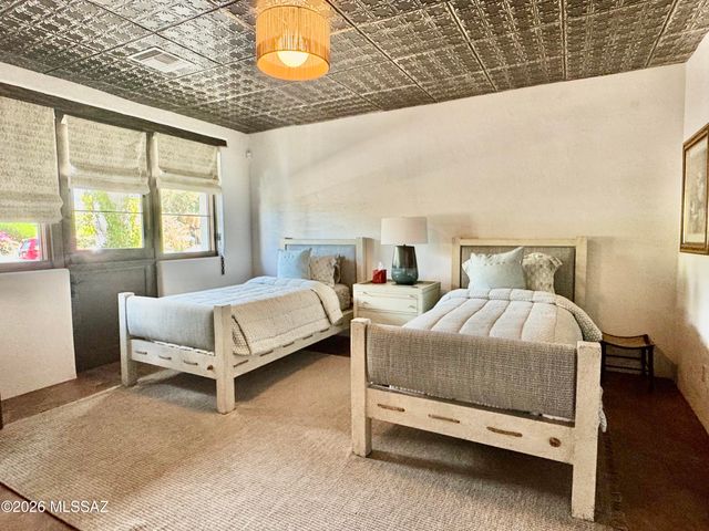 660 W Golf View Drive, Tucson, AZ 85737