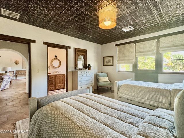 660 W Golf View Drive, Tucson, AZ 85737