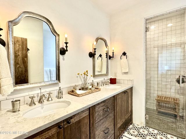 660 W Golf View Drive, Tucson, AZ 85737