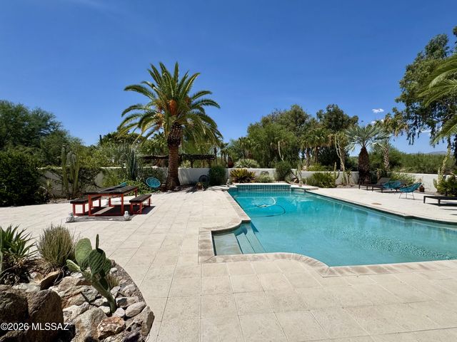 660 W Golf View Drive, Tucson, AZ 85737