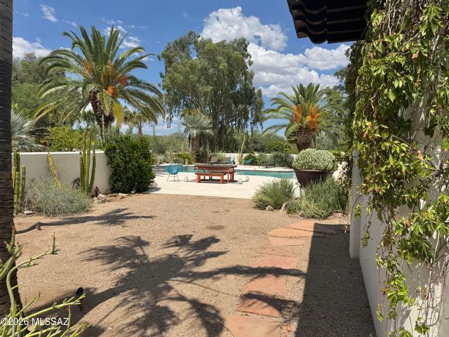 660 W Golf View Drive, Tucson, AZ 85737