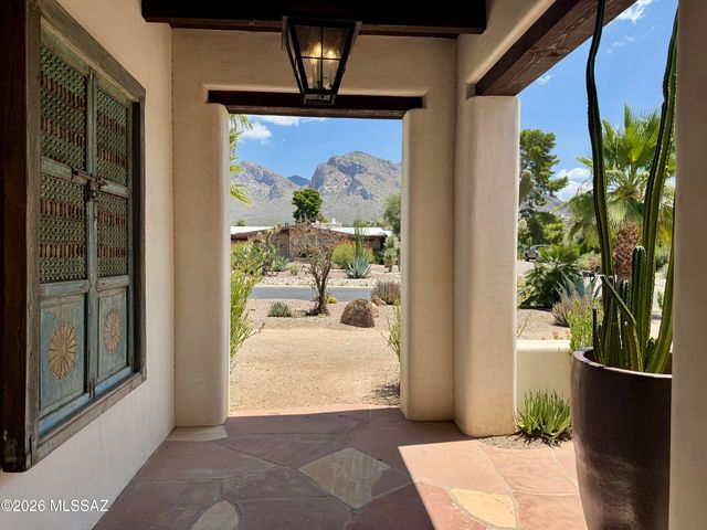 660 W Golf View Drive, Tucson, AZ 85737