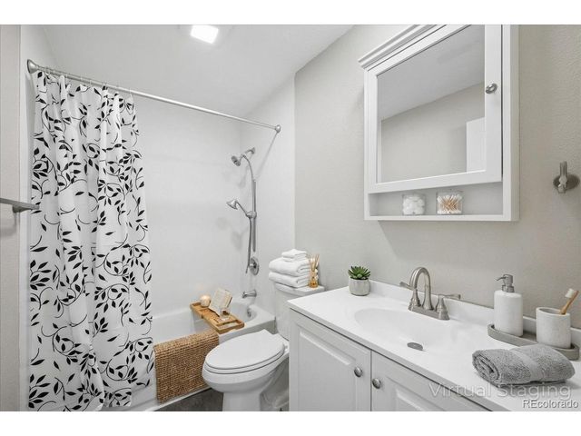 6040 W Elmhurst Dr, Littleton, CO 80128