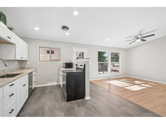 6040 W Elmhurst Dr, Littleton, CO 80128