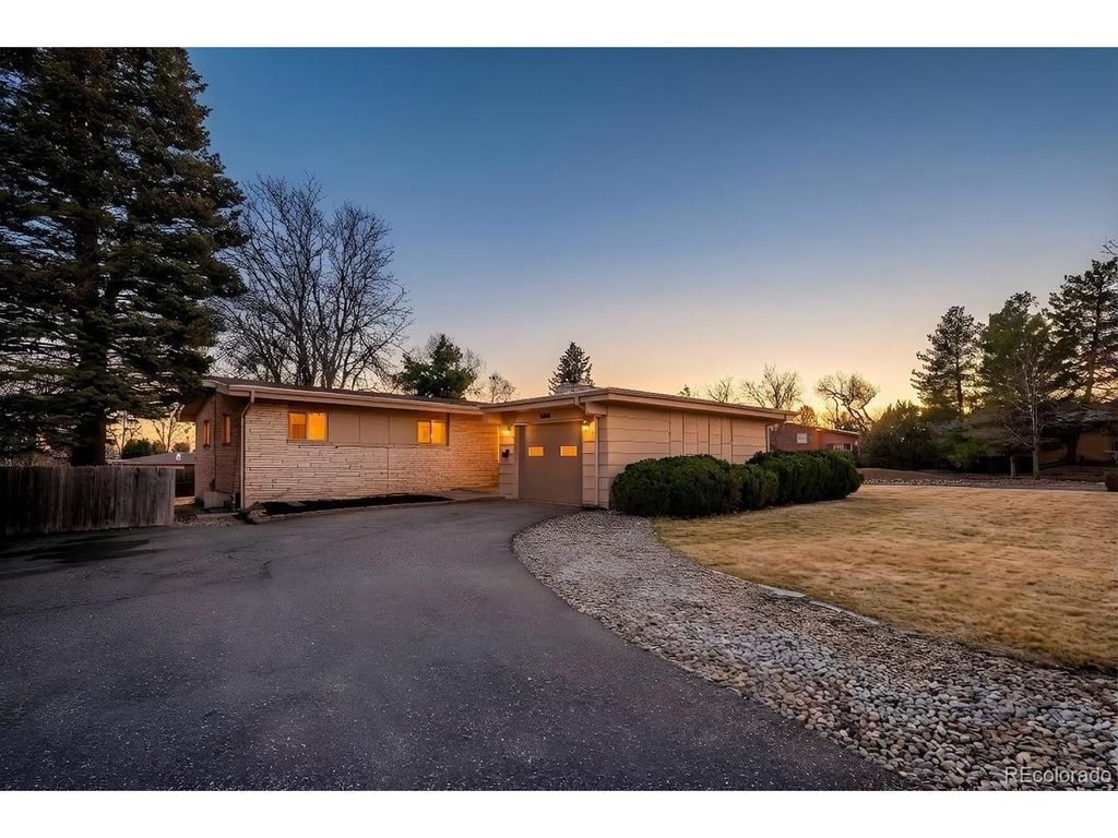 6040 W Elmhurst Dr, Littleton, CO 80128