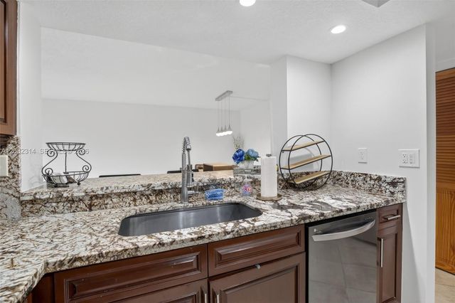 1911 Sabal Palm Drive 202, Davie, FL 33324