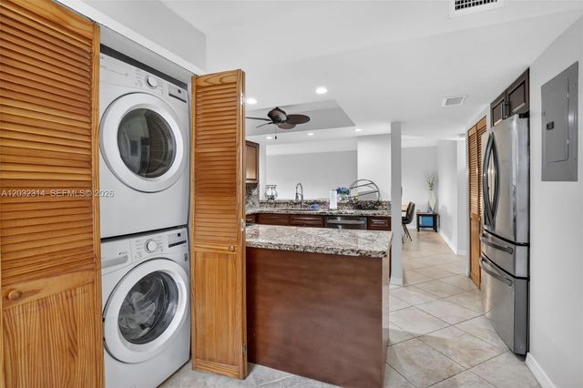 1911 Sabal Palm Drive 202, Davie, FL 33324