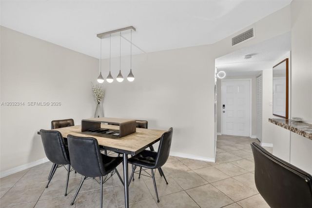 1911 Sabal Palm Drive 202, Davie, FL 33324