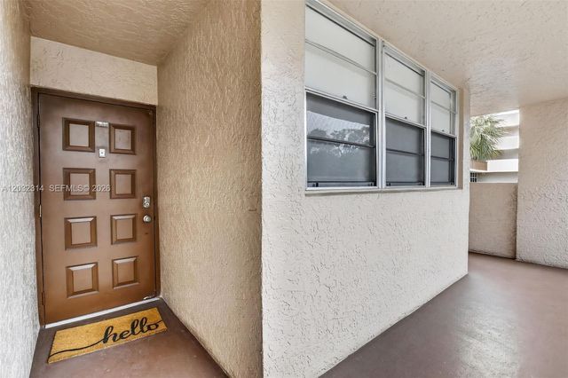 1911 Sabal Palm Drive 202, Davie, FL 33324