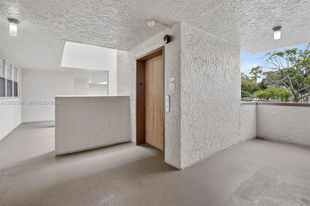 1911 Sabal Palm Drive 202, Davie, FL 33324
