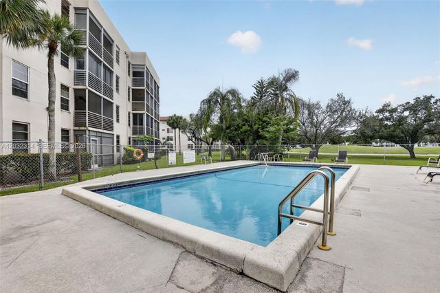 1911 Sabal Palm Drive 202, Davie, FL 33324