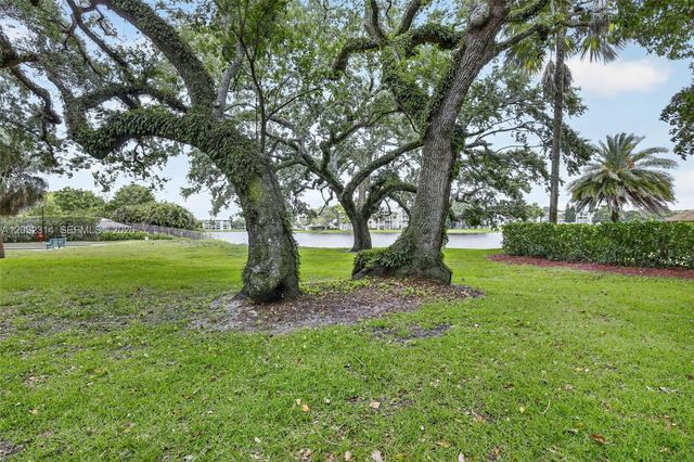 1911 Sabal Palm Drive 202, Davie, FL 33324