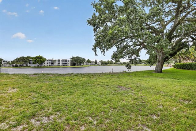 1911 Sabal Palm Drive 202, Davie, FL 33324