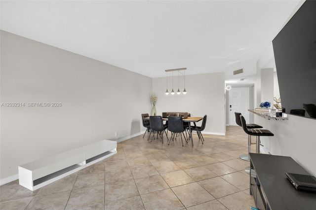 1911 Sabal Palm Drive 202, Davie, FL 33324