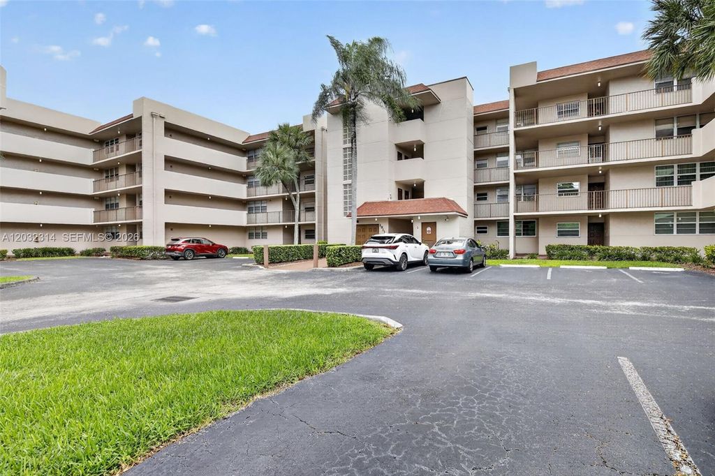 1911 Sabal Palm Drive 202, Davie, FL 33324